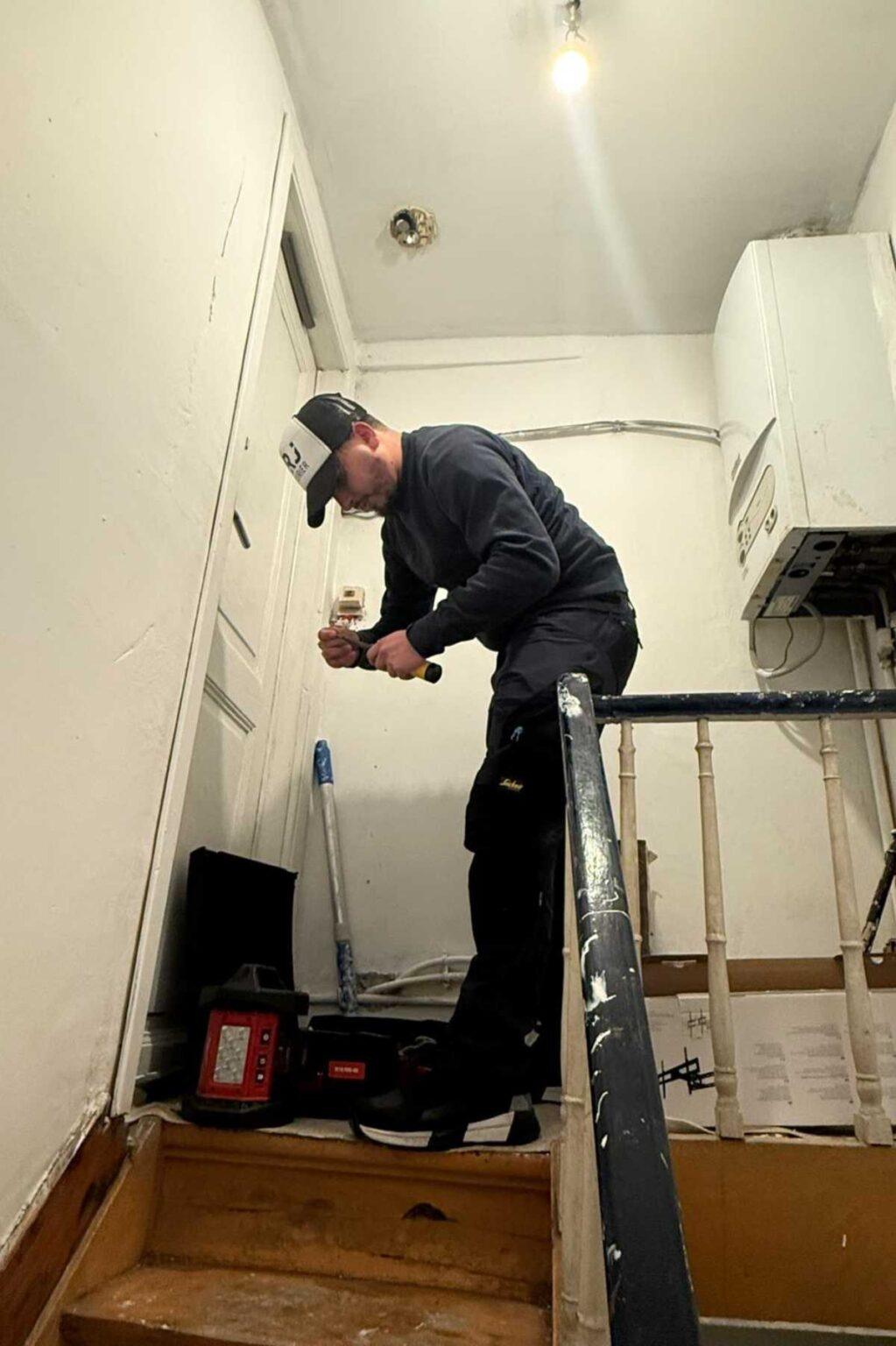 Serrurier Bruxelles Urgence MRJ 18 Réparation de serrures et portes sans dégâts par technicien MRJ