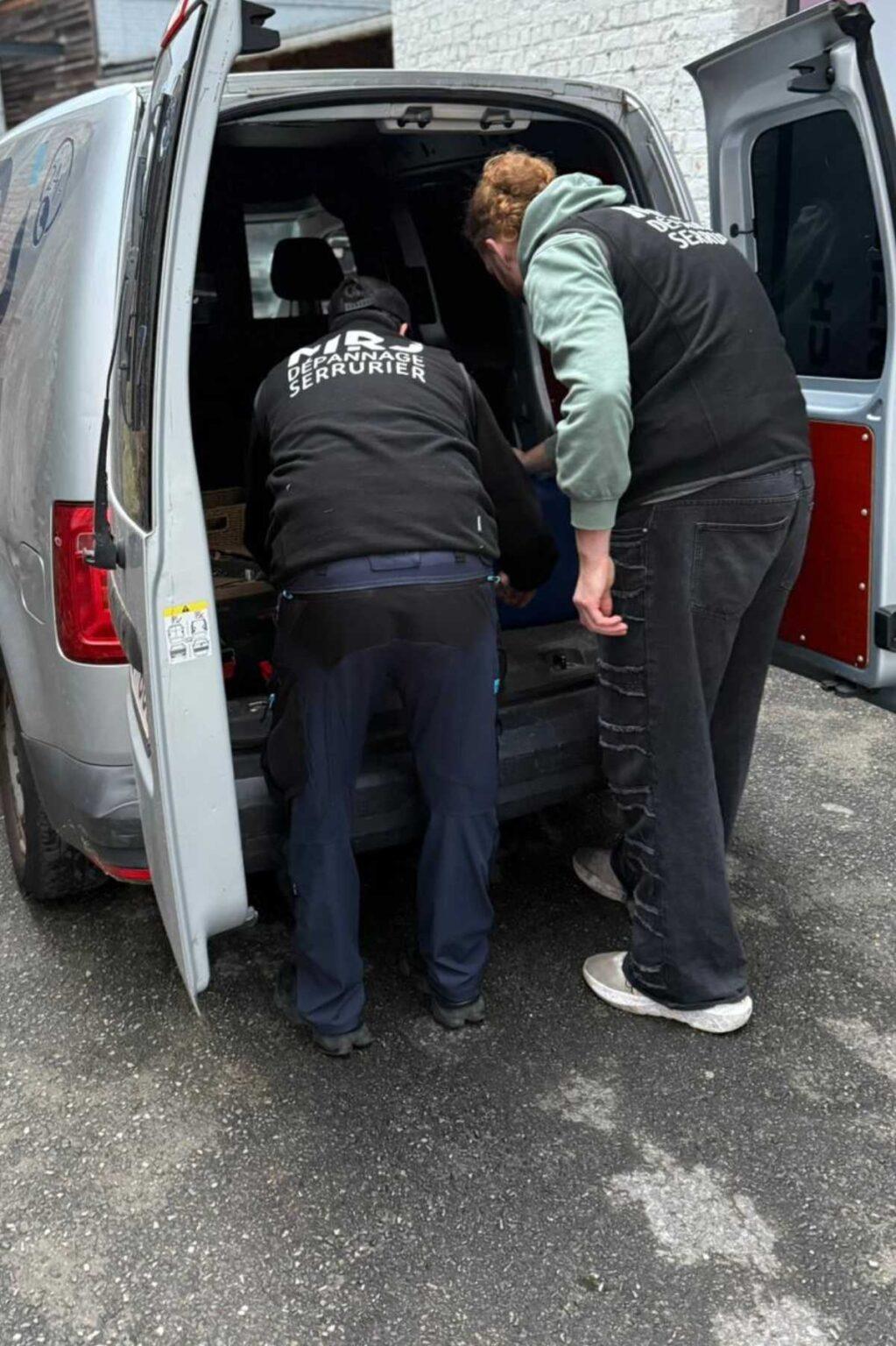 Serrurier Bruxelles Urgence MRJ 14 Équipe MRJ – Serrurier certifié prêt pour une intervention d’urgence