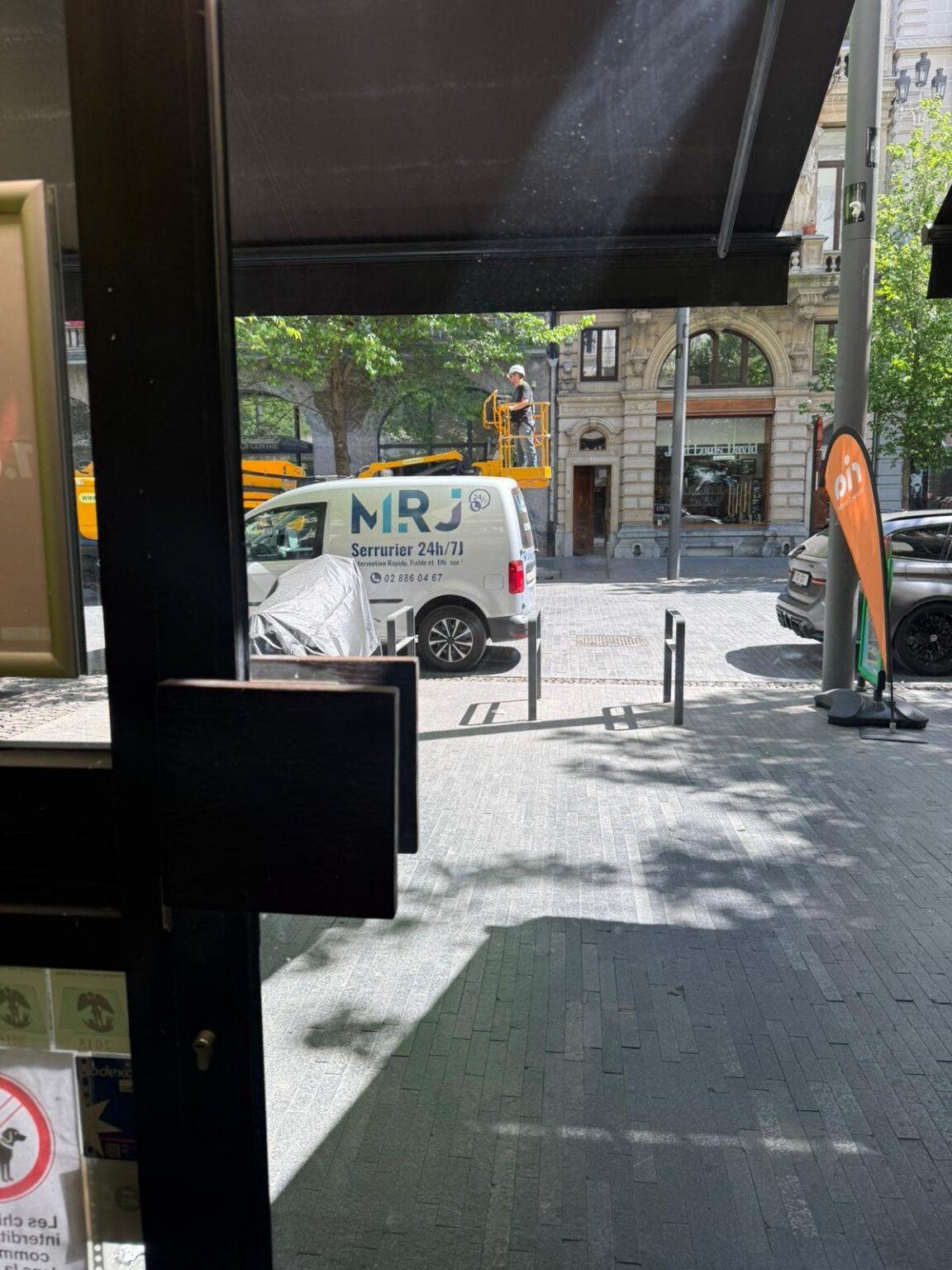 Dépannage serrurier à Uccle pour porte claquée sans dégâts